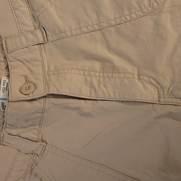 Mid Rise skimmer Capris - Picture 10 of 12